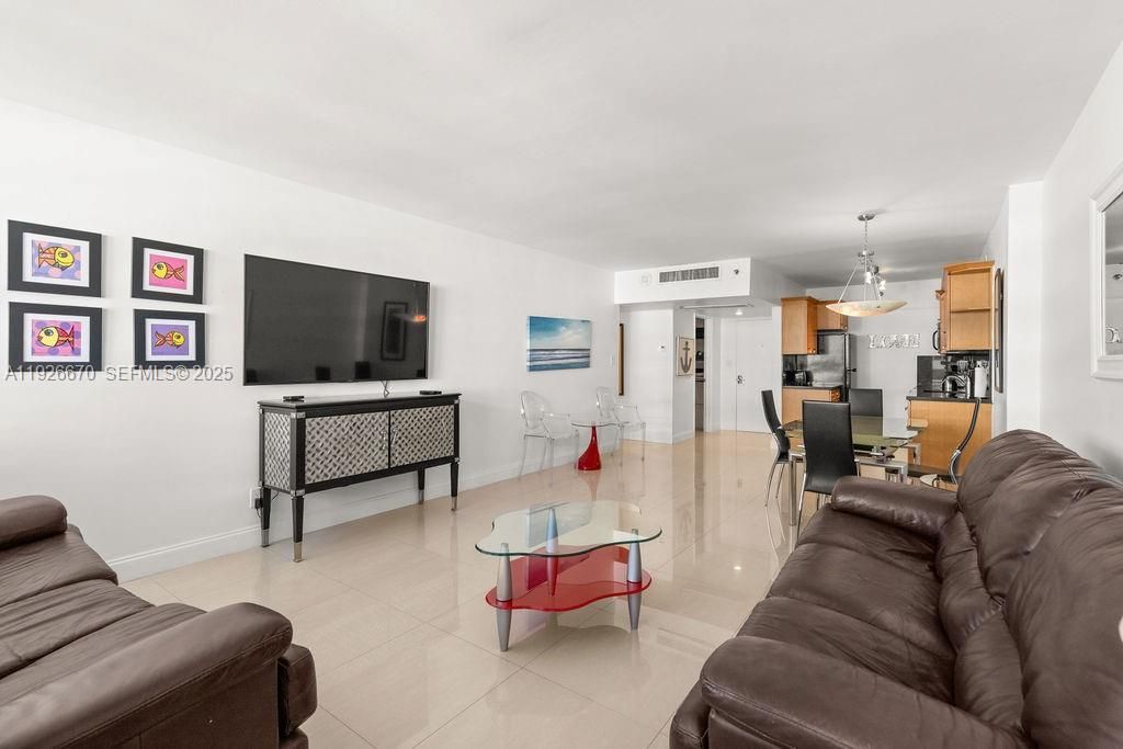 100 Lincoln Rd, Unit 702, Miami Beach, FL 33139 Photo
