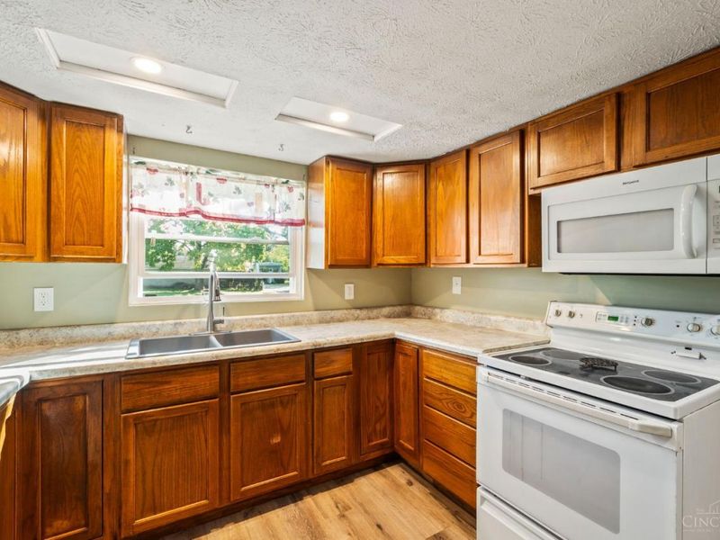 8530 Wuest Road, Colerain Township, OH 45251 Photo 3