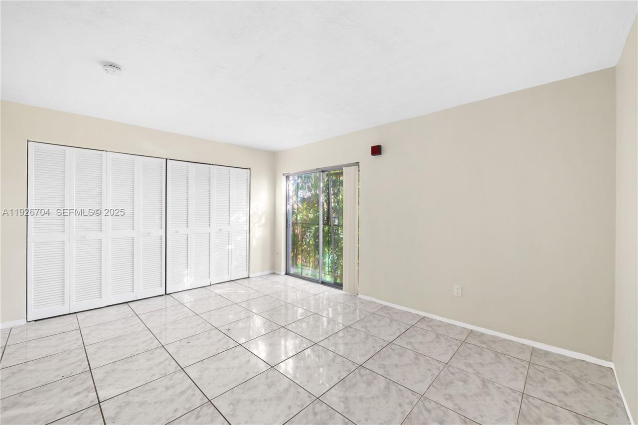 16215 NE 18th Ct, Unit 212, North Miami Beach, FL 33162 Photo