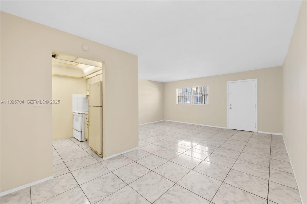 16215 NE 18th Ct, Unit 212, North Miami Beach, FL 33162 Photo