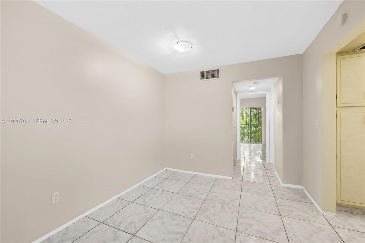 16215 NE 18th Ct, Unit 212, North Miami Beach, FL 33162 Photo