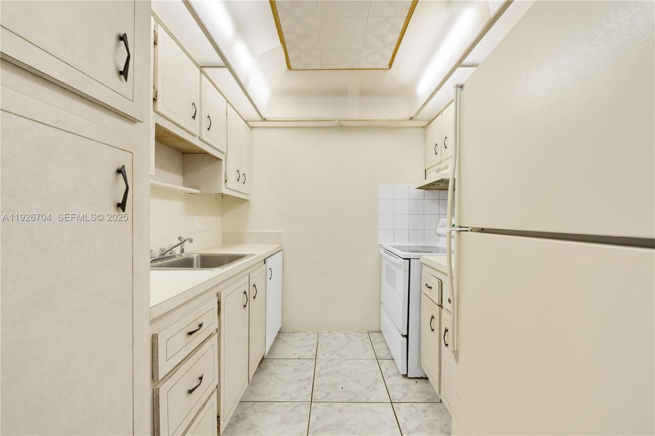 16215 NE 18th Ct, Unit 212, North Miami Beach, FL 33162 Photo