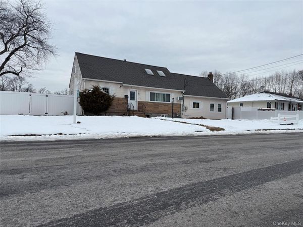 702 6th Street, West Babylon, NY 11704