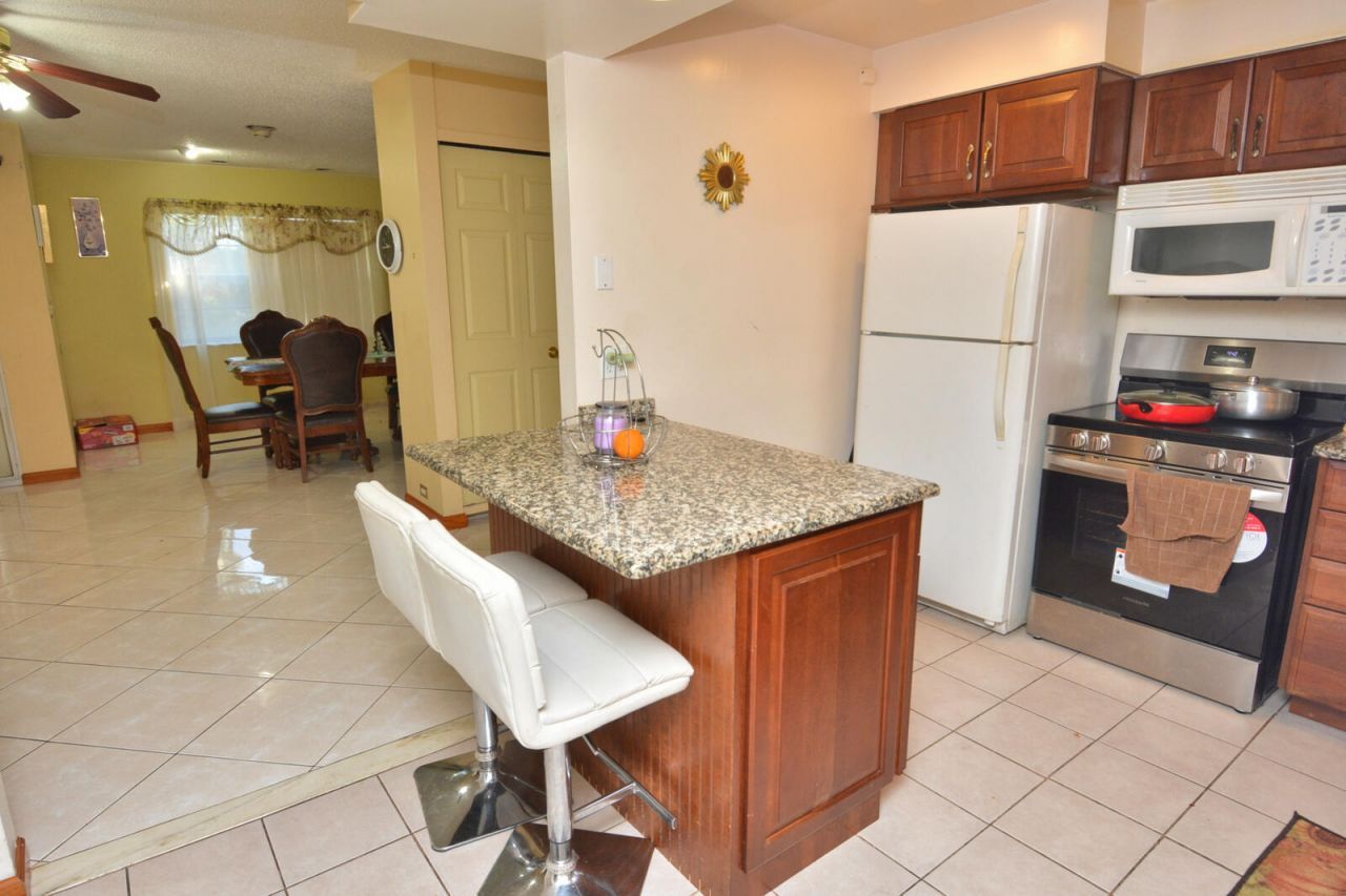 2050 Oleander Boulevard, Unit 5-306, Fort Pierce, FL 34950 Photo