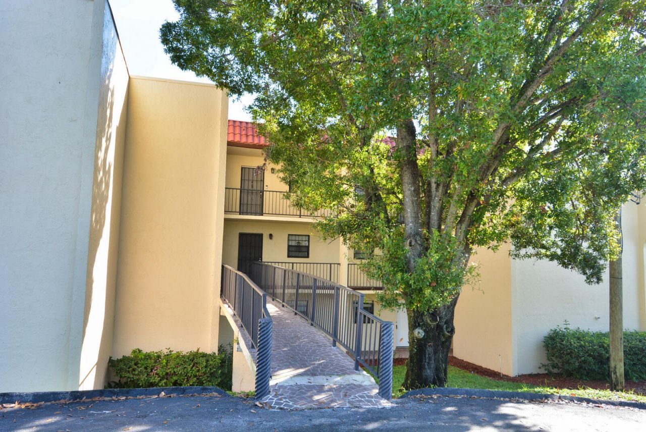 2050 Oleander Boulevard, Unit 5-306, Fort Pierce, FL 34950 Photo