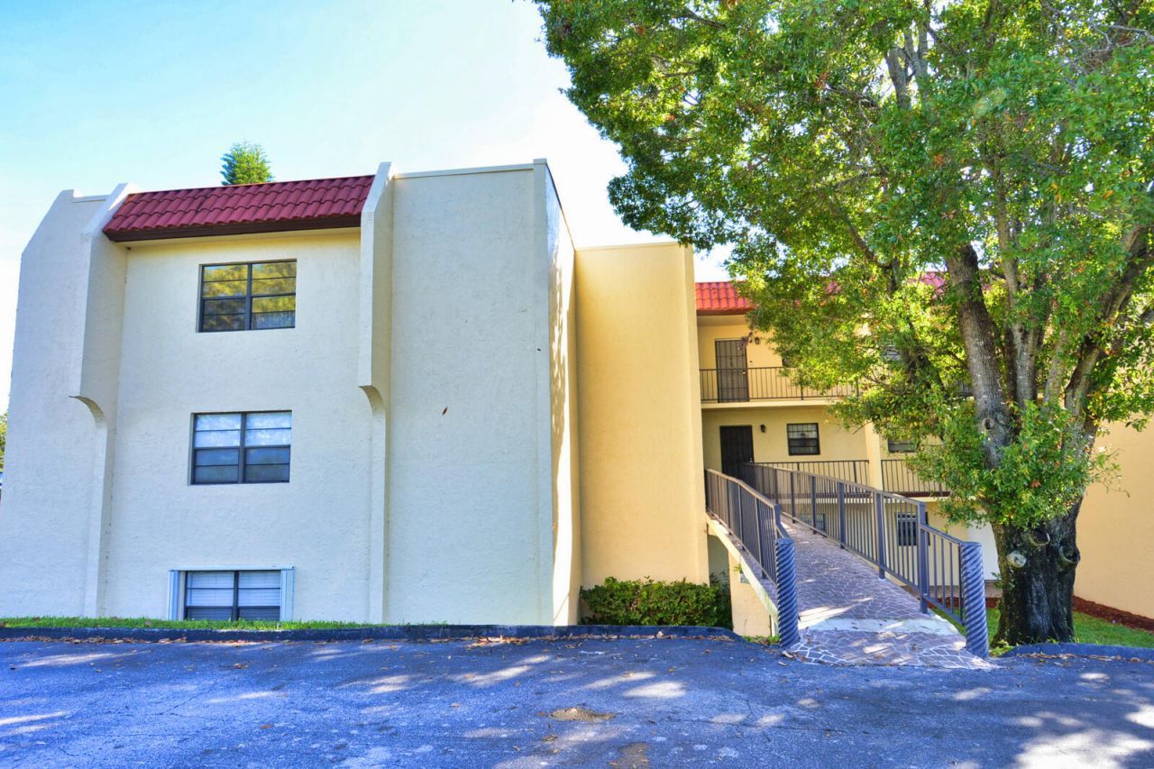 2050 Oleander Boulevard, Unit 5-306, Fort Pierce, FL 34950 Photo