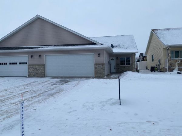 606 32nd Street N, Moorhead, MN 56560