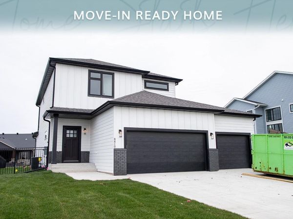 8810 Meadowlark Parkway S, Horace, ND 58047