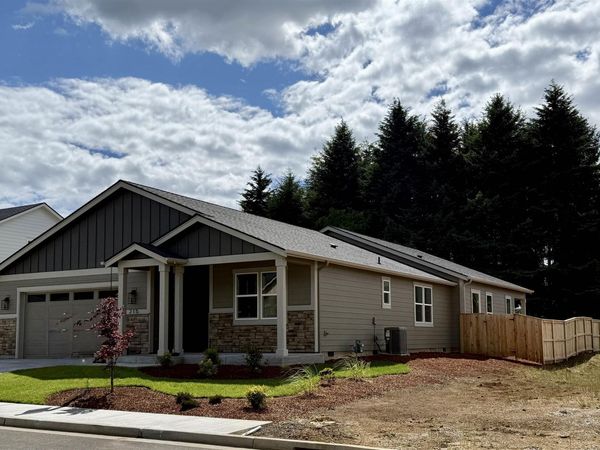 215 NE Broadway St, Sublimity, OR 97385