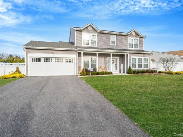 7 Pondview Circle, Shirley, NY 11967