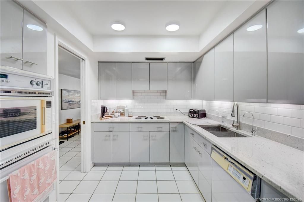 1701 Presidential Way, Unit A104, West Palm Beach, FL 33401 Photo