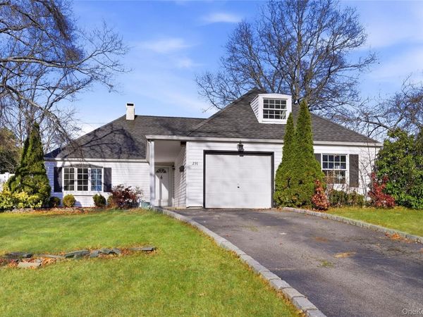 231 Sunflower Lane, Islandia, NY 11749