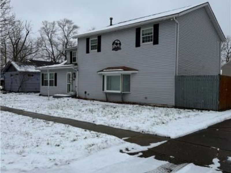 662 Kenilworth Avenue, Sheffield Lake, OH 44054 Photo 3