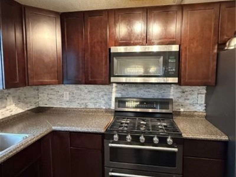 662 Kenilworth Avenue, Sheffield Lake, OH 44054 Photo 9