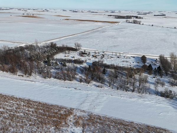 2715 270Th Avenue, Milford, IA 51351