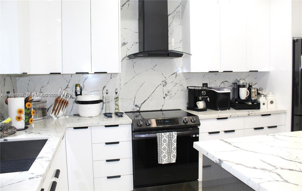 1209 NE 32nd Ave, Homestead, FL 33033 Photo