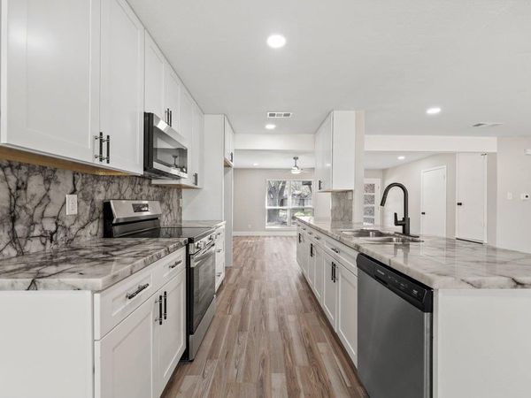 1313 Redbud TRL, Lockhart, TX 78644