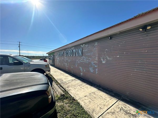 4004 Fm 78 , McQueeney, TX 78123