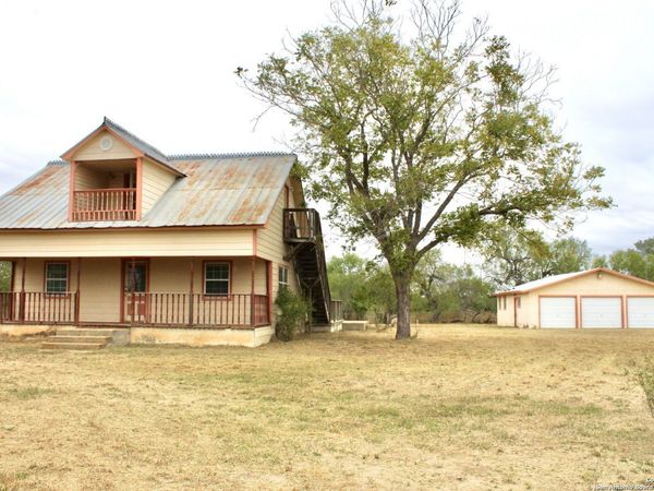 000 FM 462 S, Yancey, TX 78886