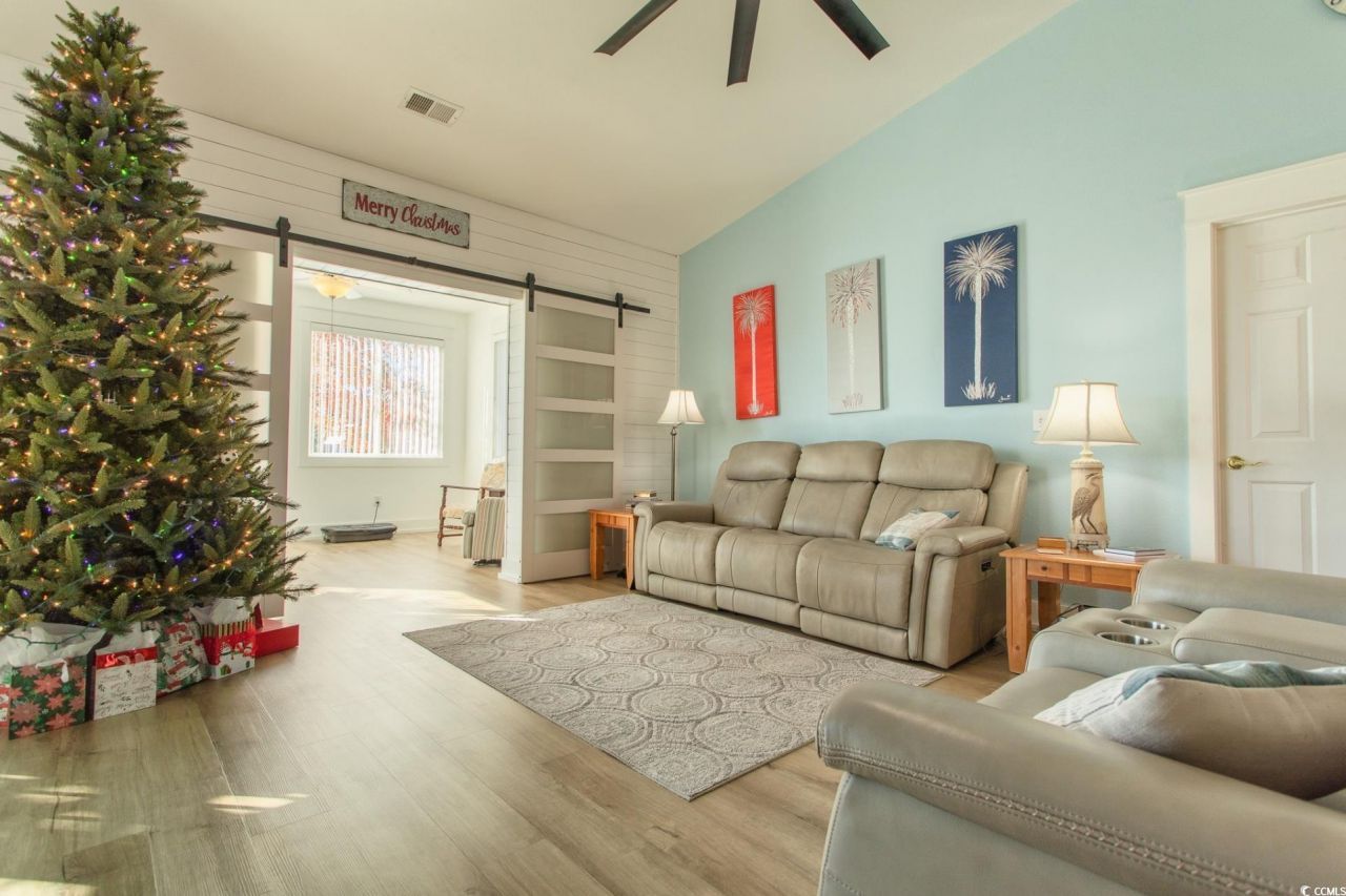 367 Vermillion Dr. Photo 10