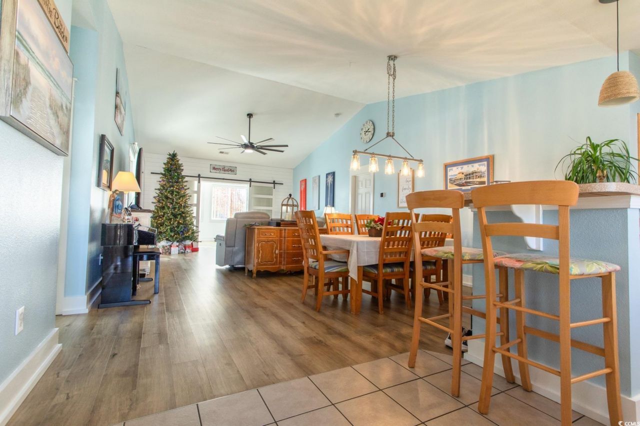 367 Vermillion Dr. Photo 9