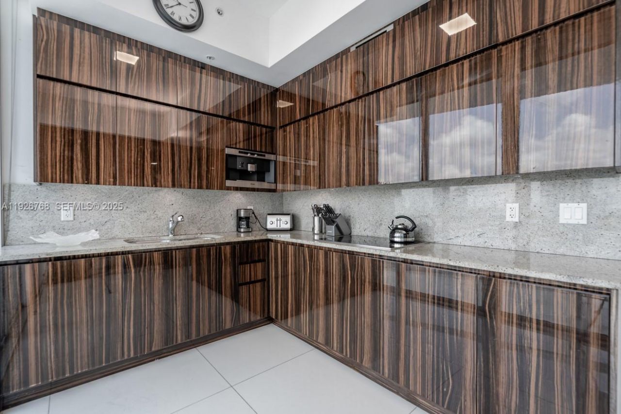 50 S Pointe Dr, Unit 1506, Miami Beach, FL 33139 Photo