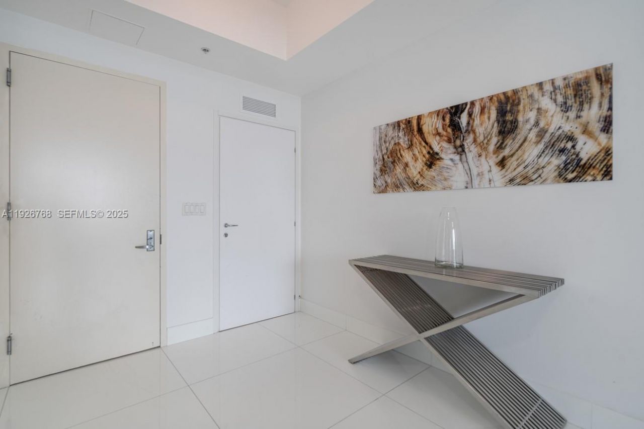 50 S Pointe Dr, Unit 1506, Miami Beach, FL 33139 Photo