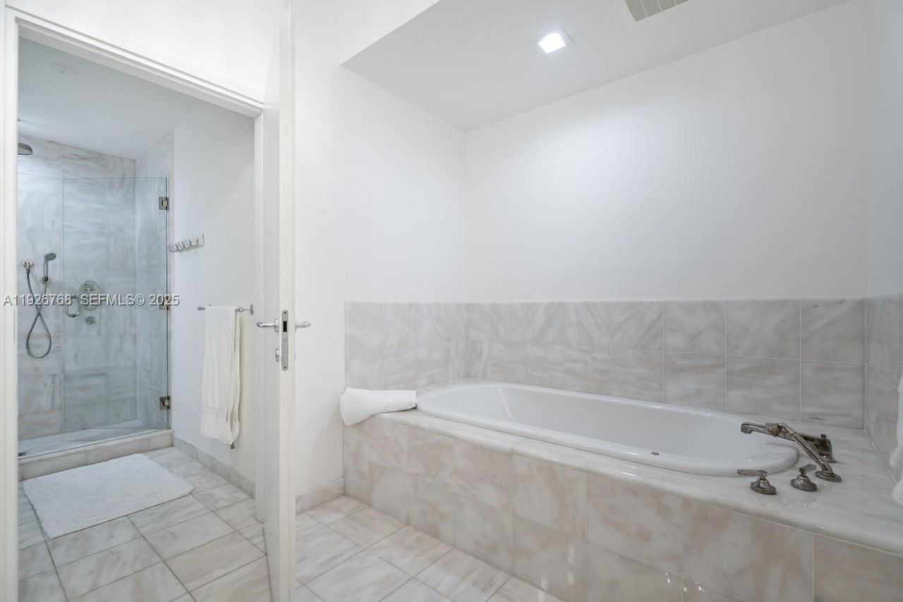 50 S Pointe Dr, Unit 1506, Miami Beach, FL 33139 Photo