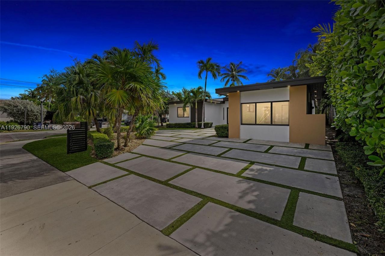 1200 Cleveland Rd, Miami Beach, FL 33141 Photo