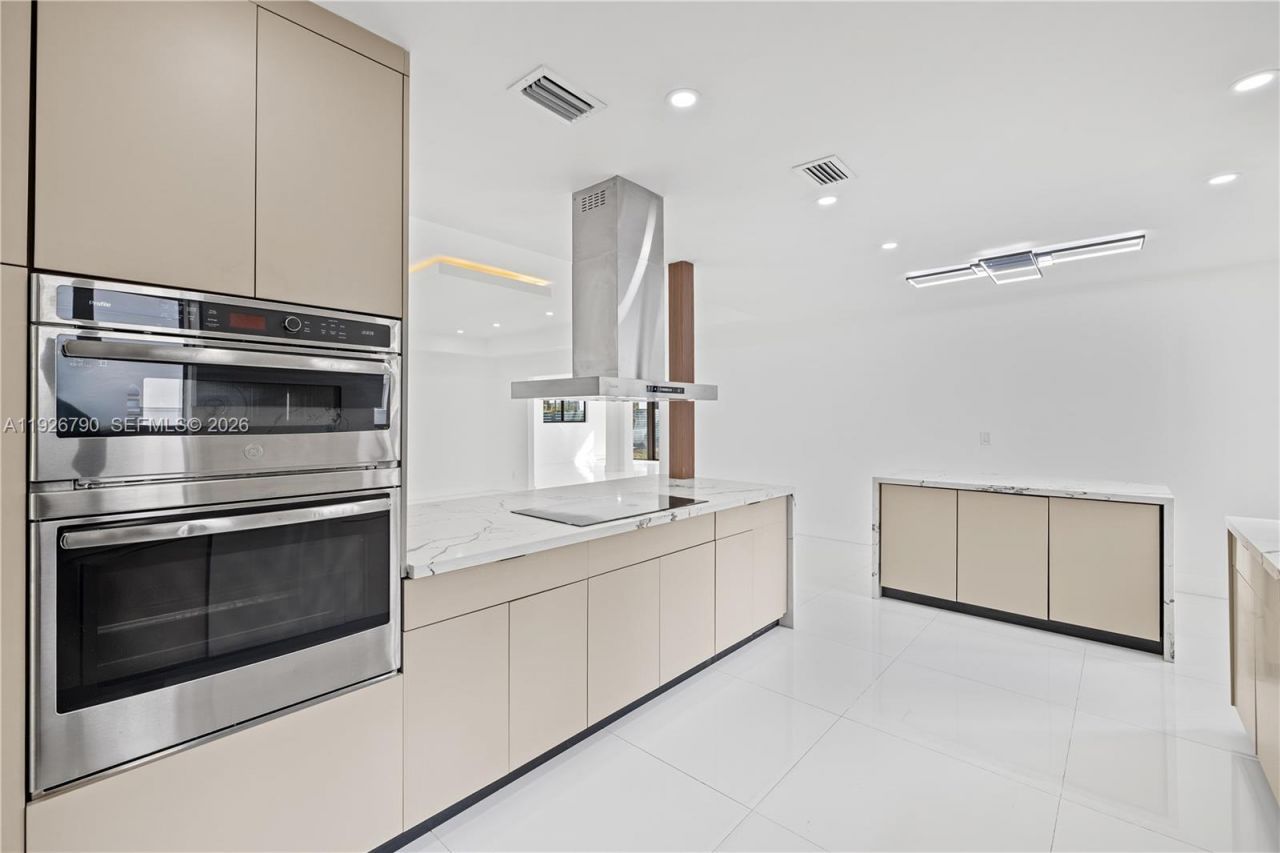 1200 Cleveland Rd, Miami Beach, FL 33141 Photo