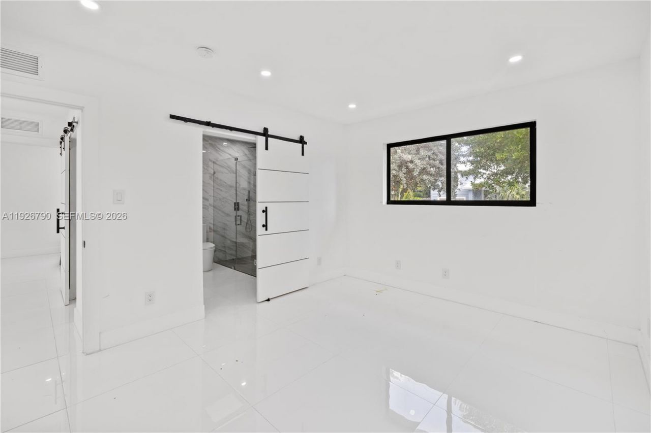 1200 Cleveland Rd, Miami Beach, FL 33141 Photo