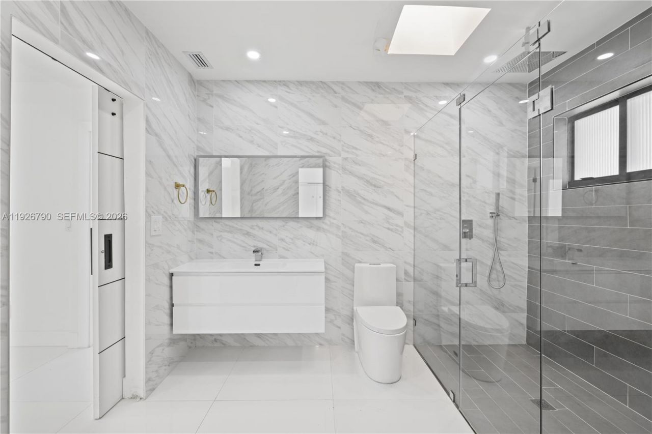 1200 Cleveland Rd, Miami Beach, FL 33141 Photo