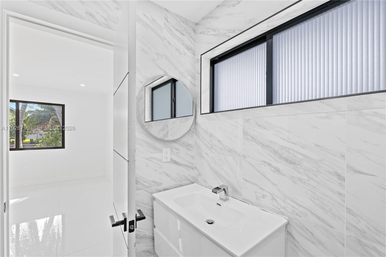 1200 Cleveland Rd, Miami Beach, FL 33141 Photo