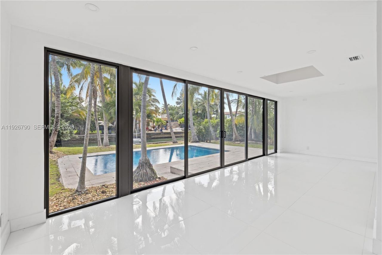 1200 Cleveland Rd, Miami Beach, FL 33141 Photo