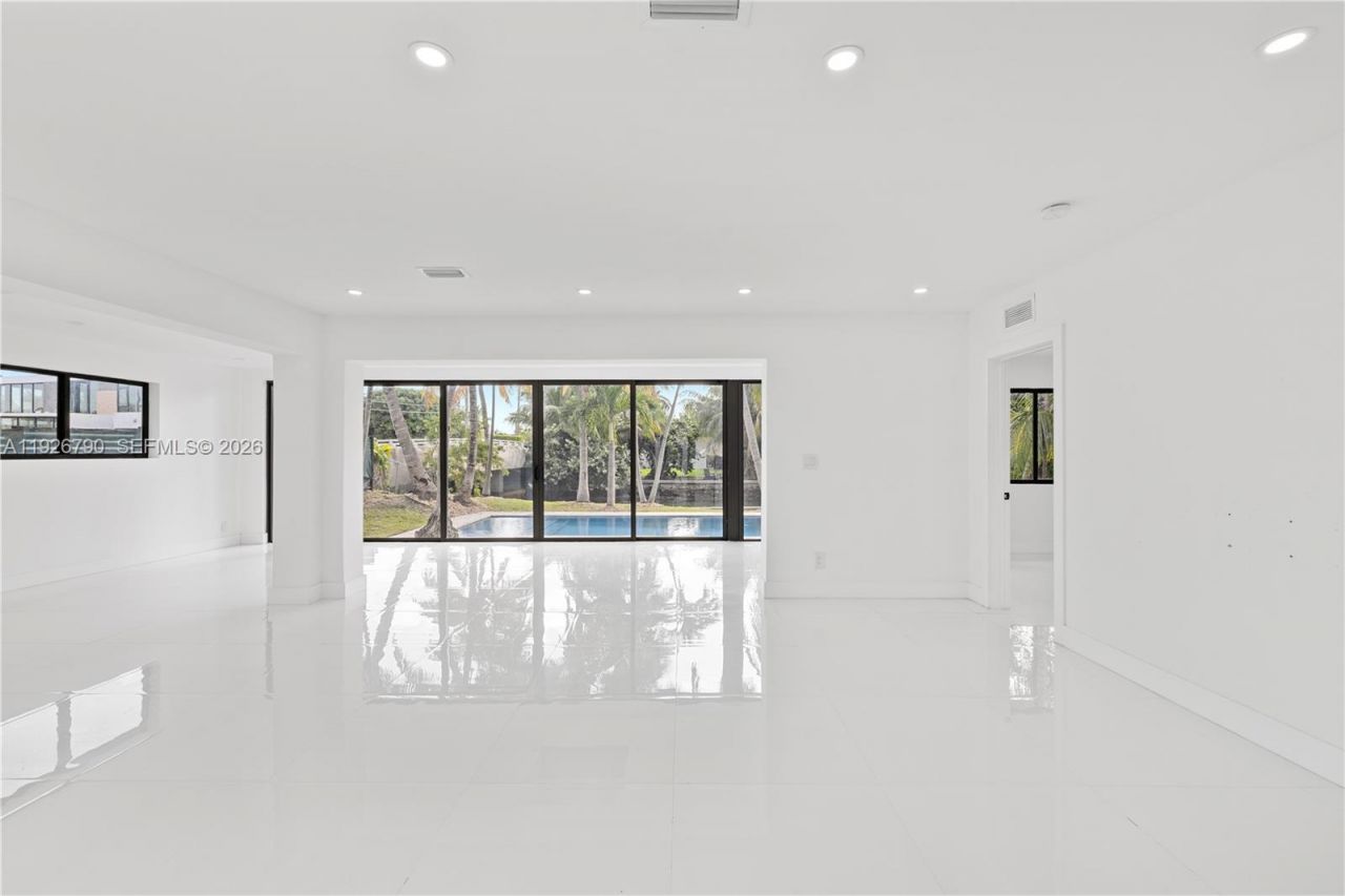 1200 Cleveland Rd, Miami Beach, FL 33141 Photo