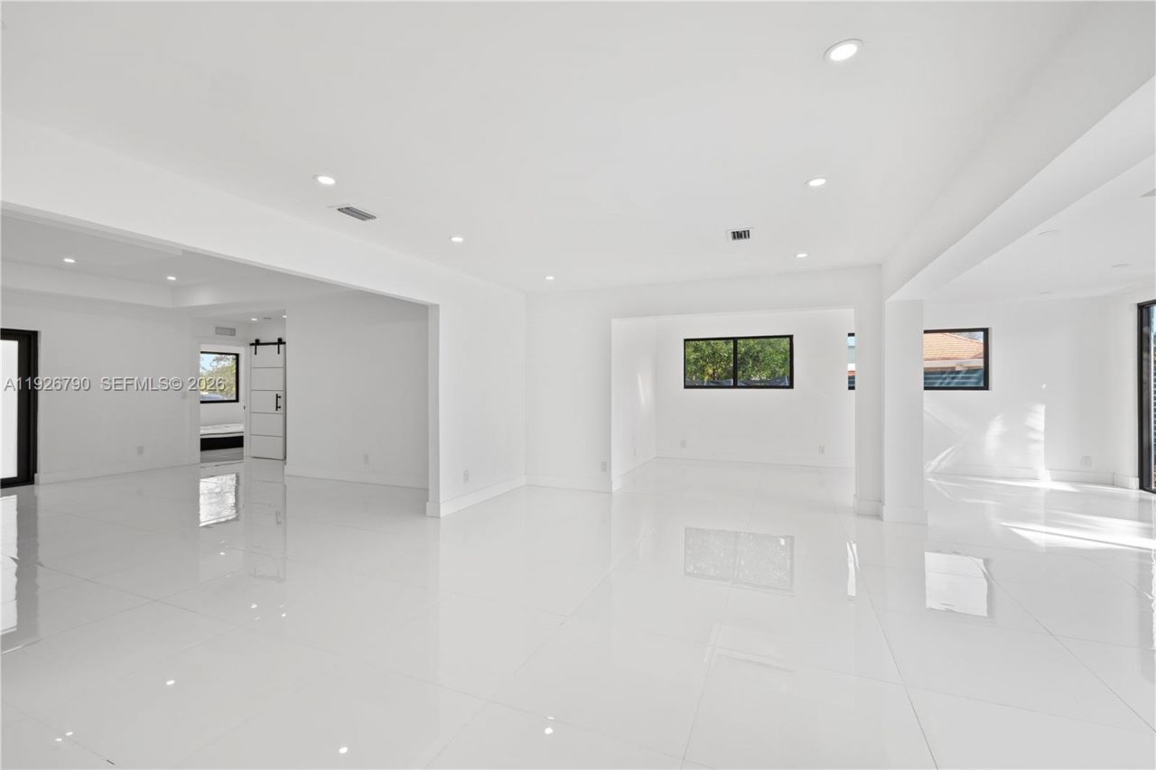 1200 Cleveland Rd, Miami Beach, FL 33141 Photo