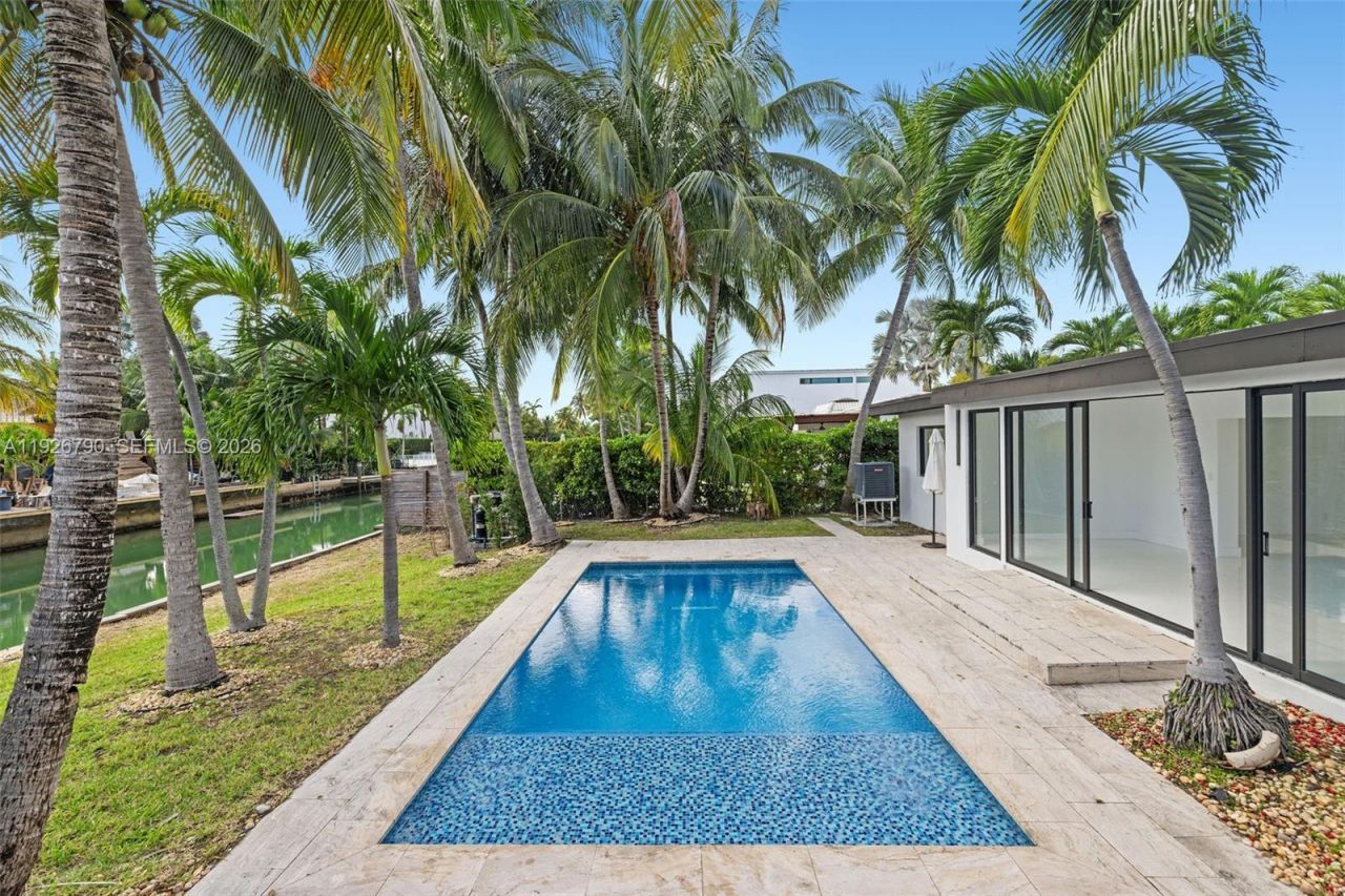 1200 Cleveland Rd, Miami Beach, FL 33141 Photo