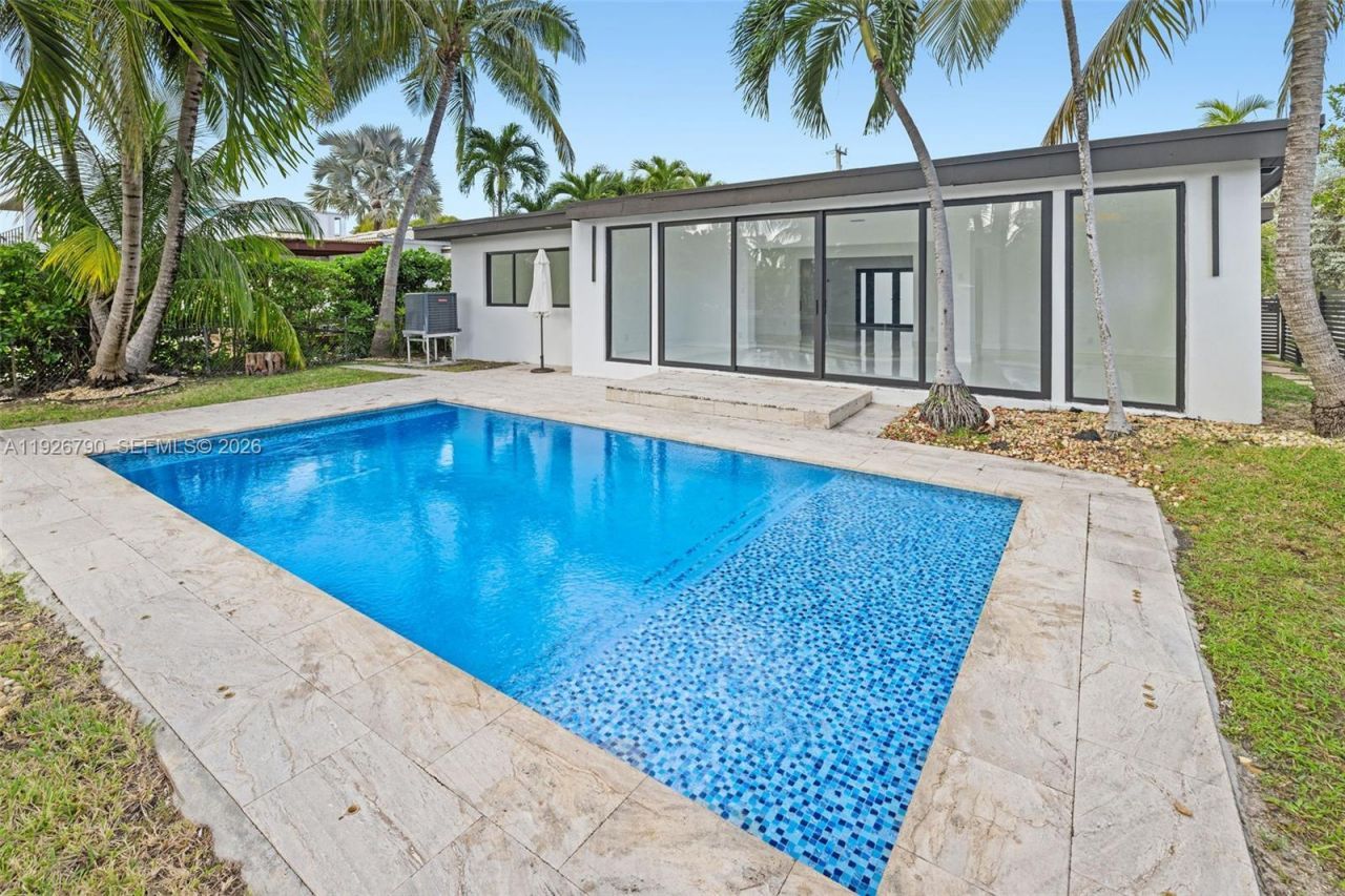 1200 Cleveland Rd, Miami Beach, FL 33141 Photo