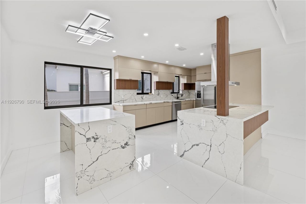 1200 Cleveland Rd, Miami Beach, FL 33141 Photo