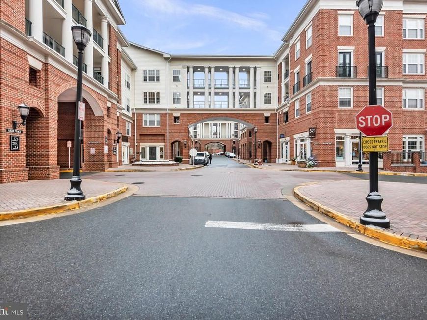 7 Booth Street, Unit 302, Gaithersburg, MD 20878 Main Photo