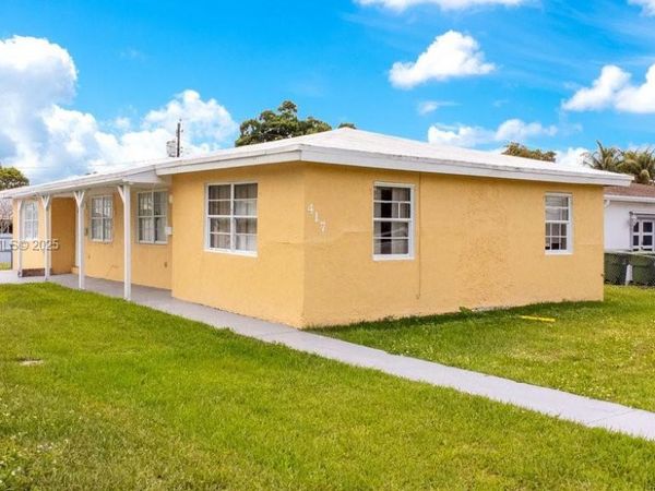 417 SW 3rd St, Hallandale Beach, FL 33009