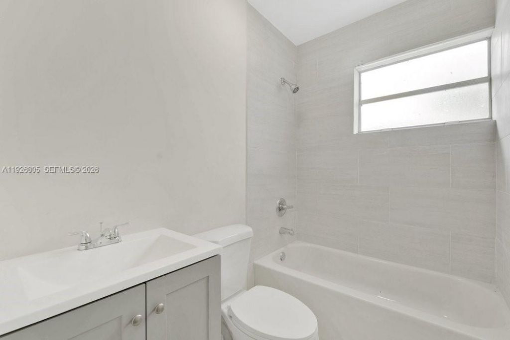 417 SW 3rd St, Hallandale Beach, FL 33009 Photo