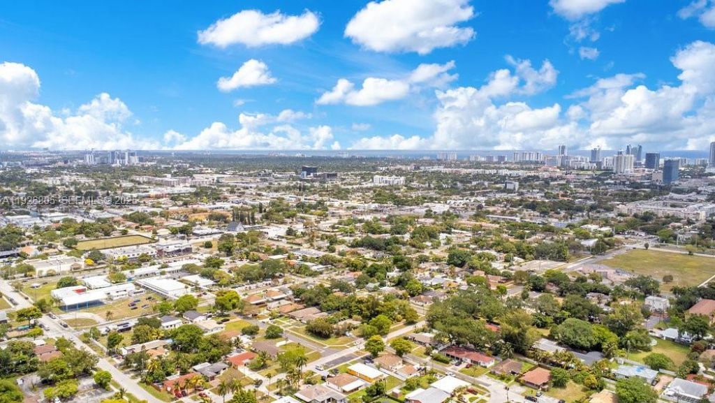 417 SW 3rd St, Hallandale Beach, FL 33009 Photo