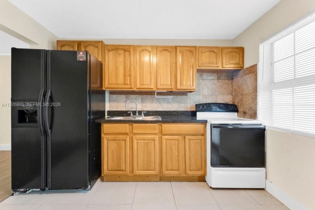 417 SW 3rd St, Hallandale Beach, FL 33009 Photo