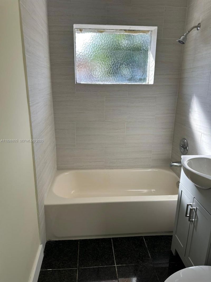 417 SW 3rd St, Hallandale Beach, FL 33009 Photo