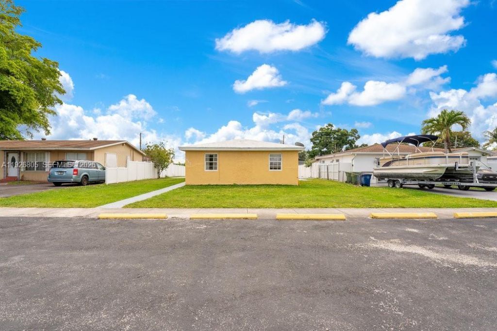 417 SW 3rd St, Hallandale Beach, FL 33009 Photo