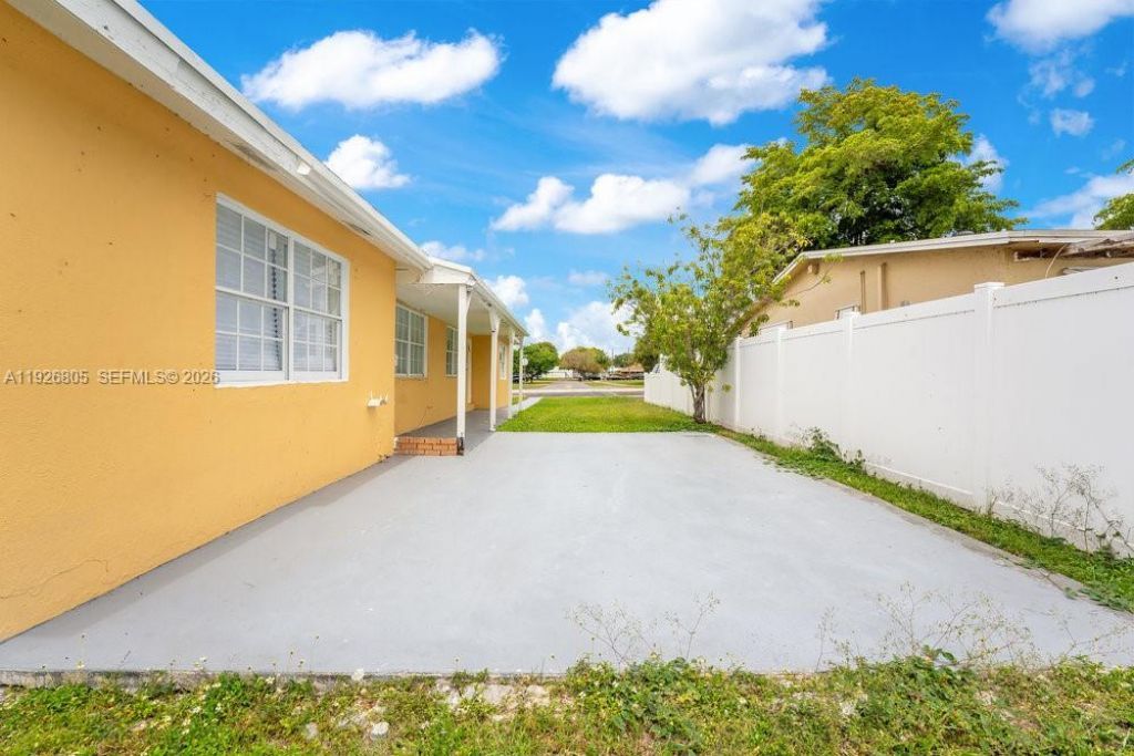 417 SW 3rd St, Hallandale Beach, FL 33009 Photo