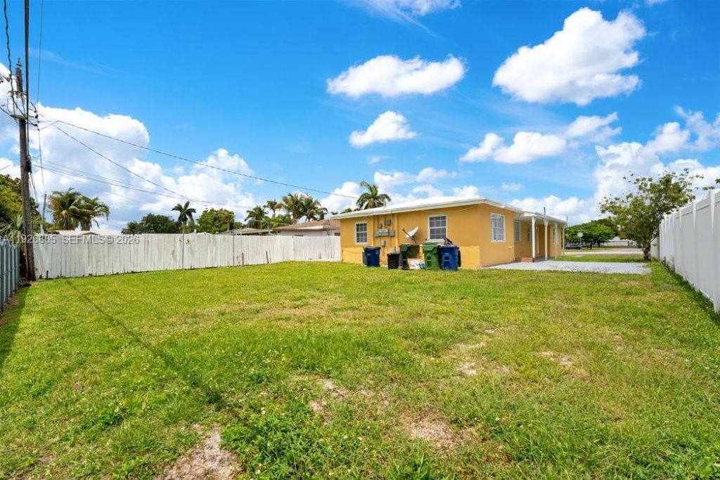 417 SW 3rd St, Hallandale Beach, FL 33009 Photo