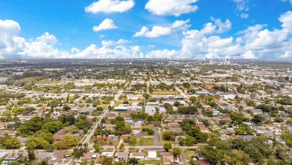 417 SW 3rd St, Hallandale Beach, FL 33009 Photo
