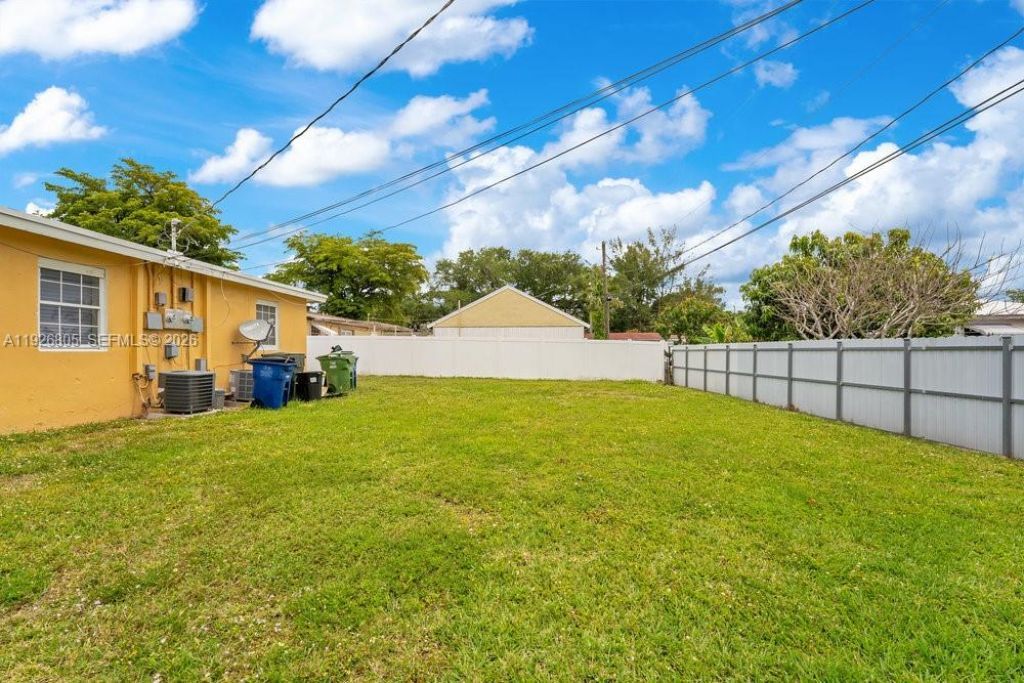 417 SW 3rd St, Hallandale Beach, FL 33009 Photo